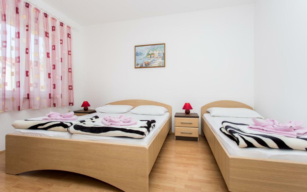 Apartments Mira Baška Eksteriør billede